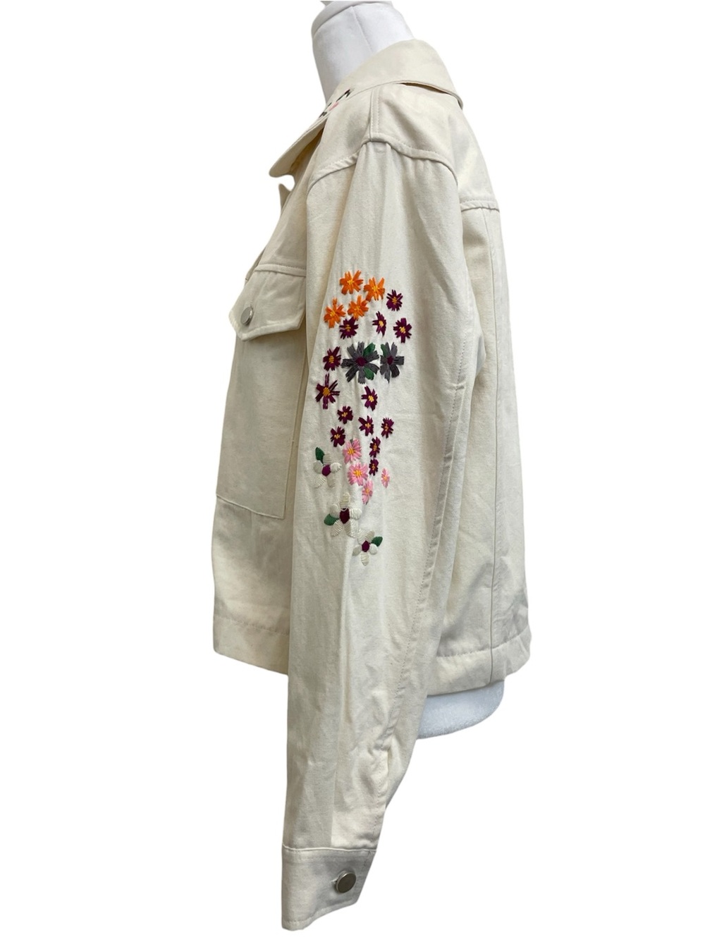 NEW Dolan Anthropologie Cream Floral Embroidered Denim Trucker Jacket - Picture 3 of 11